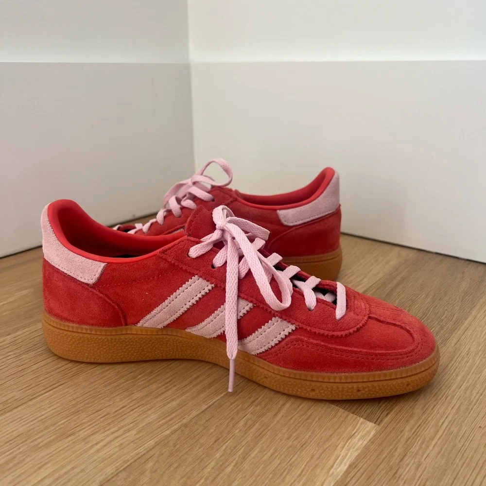 LIKE NEW Adidas Women's Handball Spezial Bright Red Clear Pink sneakers - Picture 1 of 5